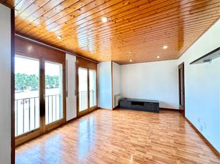 Piso en Torell. [reservat] pis de 3 habitacions amb llum natural